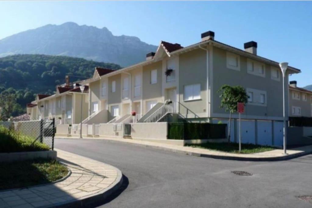 Casa En La Montana Con Piscina De Temporada Villa Arredondo Exterior photo